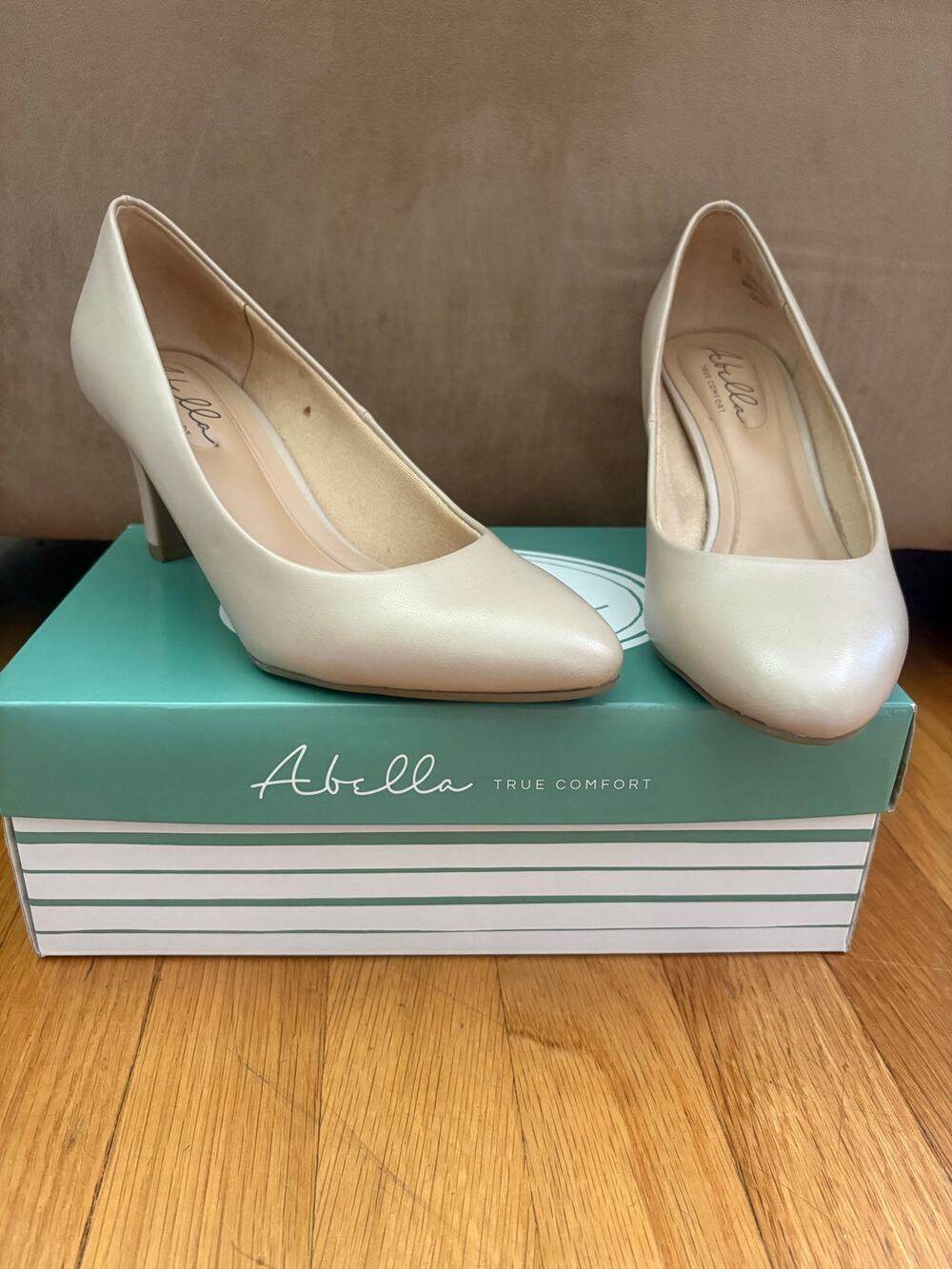 Abella true comfort beige heels